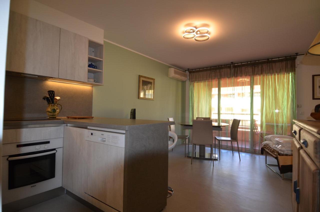 Appartement 3 Personnes Avec Coin Nuit Avec Terrasse Et Parking Quartier Du Port De Nice Luaran gambar